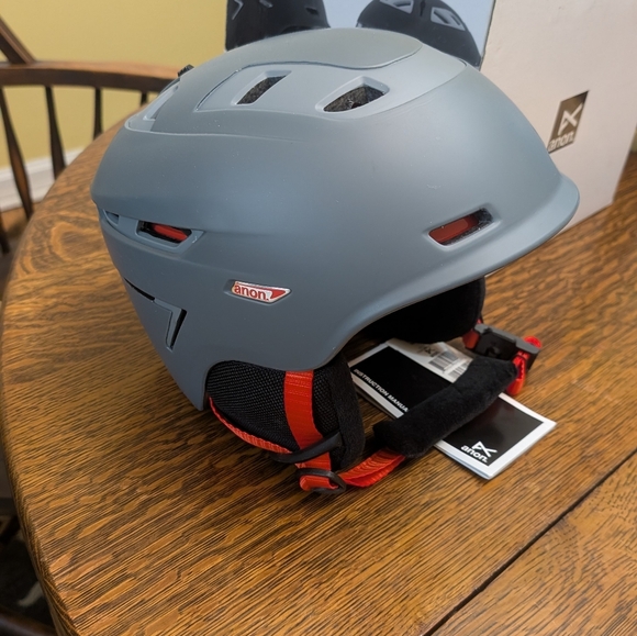 Snowboard Helmet - Picture 3 of 9